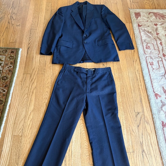 Kuppenheimer Navy Wool Pinstripe Suit 42R, 33W, 30L - Picture 1 of 3